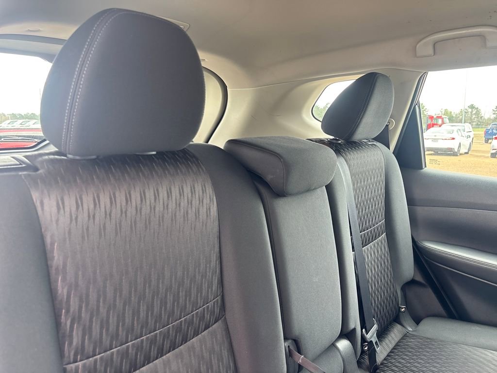 Used 2017 Nissan Rogue S image 26