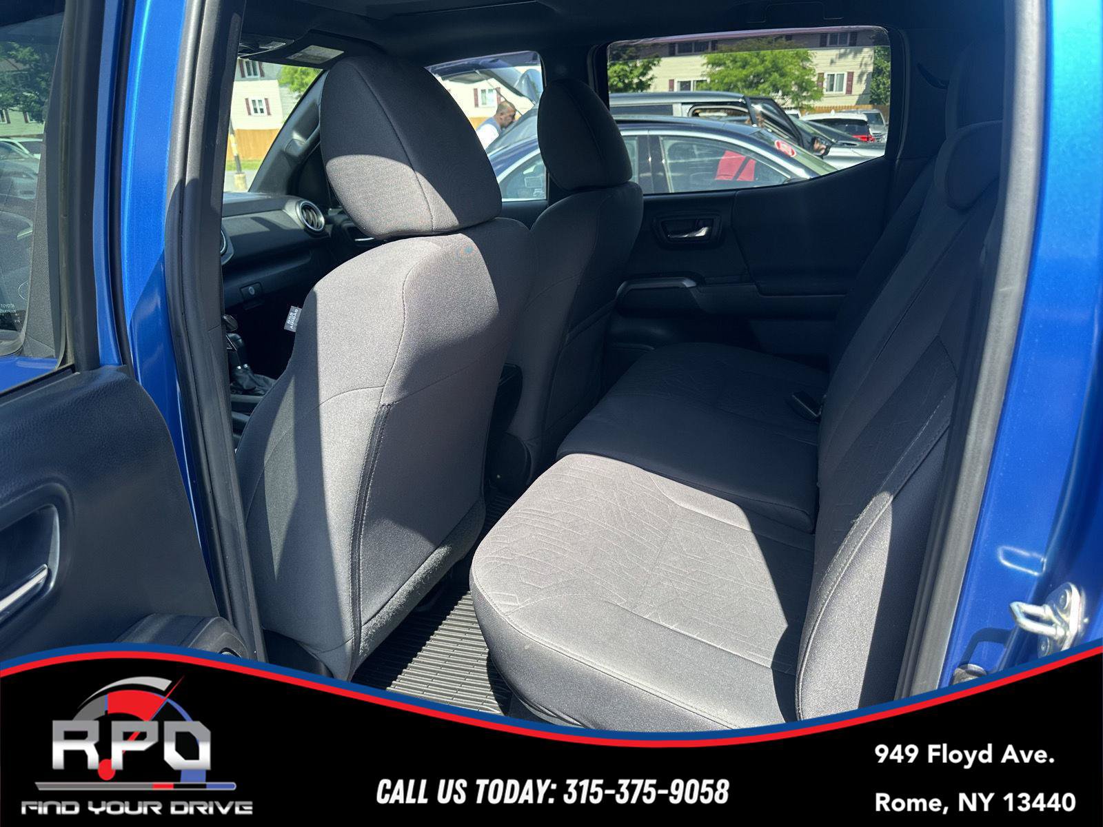 Used 2017 Toyota Tacoma TRD Off-Road w/ Premium & Technology Package AWD/4WD image 25