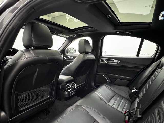 Used 2023 Alfa Romeo Giulia Veloce image 21