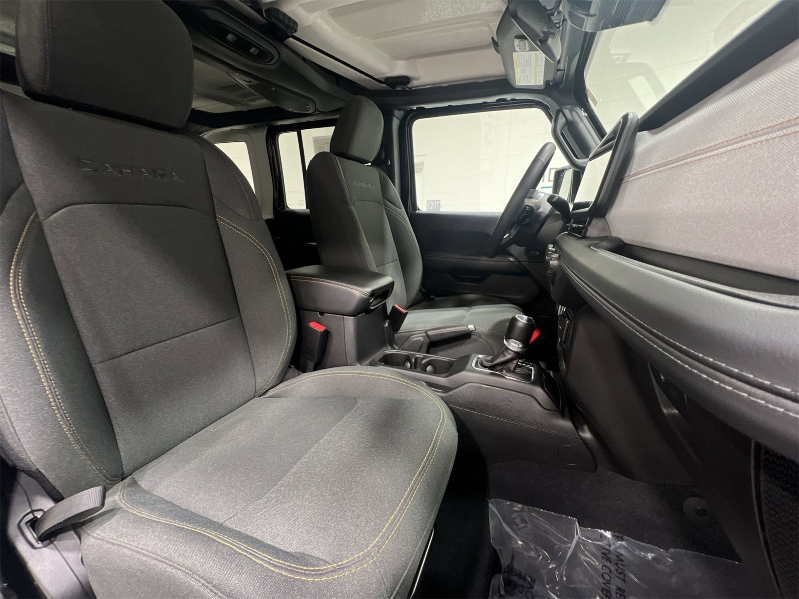 Used 2024 Jeep Wrangler Sahara image 23