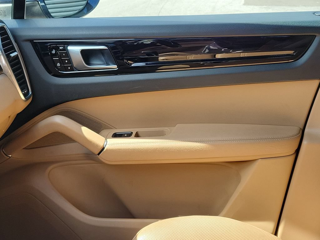 Certified 2019 Porsche Cayenne AWD/4WD image 23