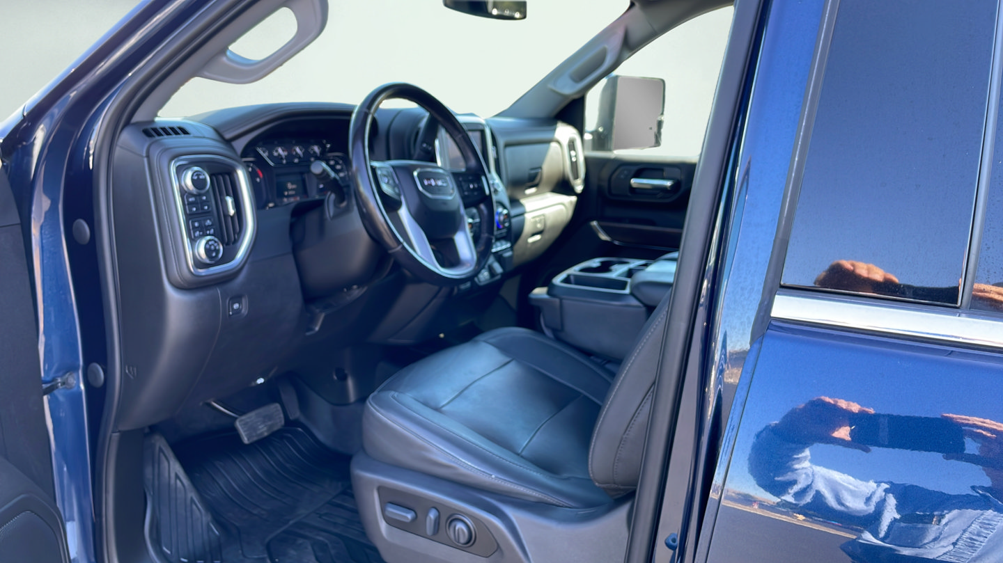 Used 2022 GMC Sierra 3500 SLT w/ Gooseneck/5TH Wheel Package AWD/4WD image 9