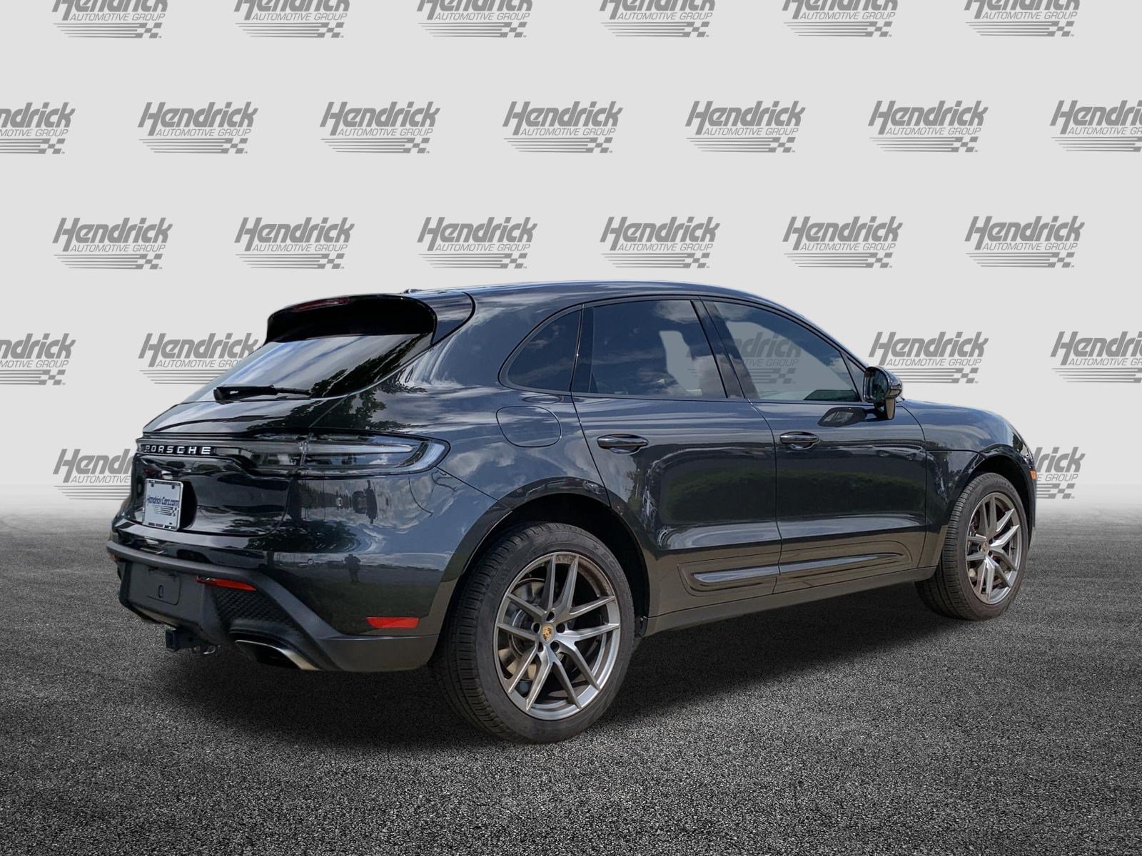 Used 2024 Porsche Macan AWD/4WD image 10