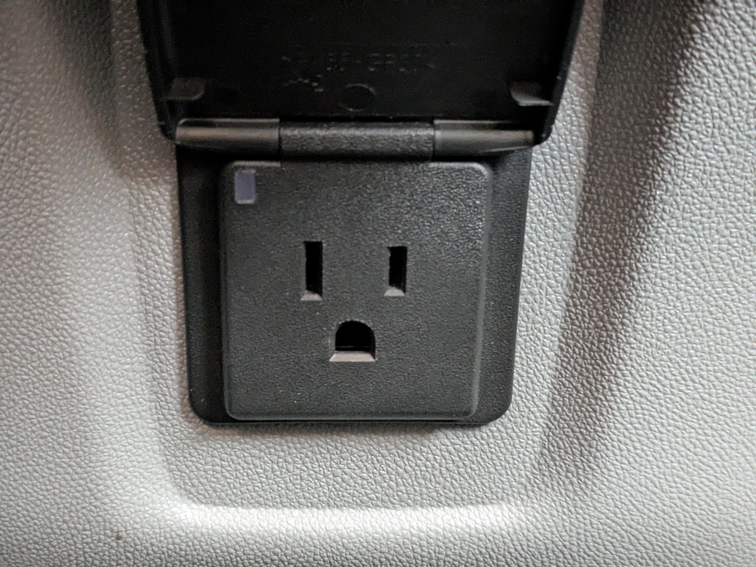 Used 2023 GMC Terrain SLT image 17