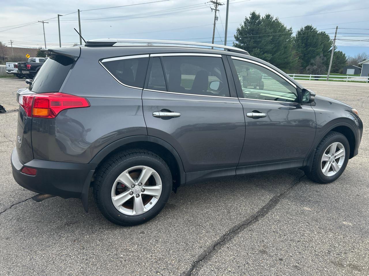 Used 2014 Toyota RAV4 XLE AWD/4WD image 4