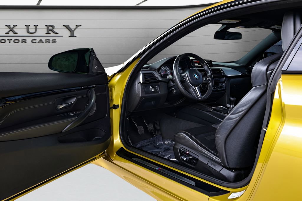 Used 2018 BMW M4 Coupe RWD image 16