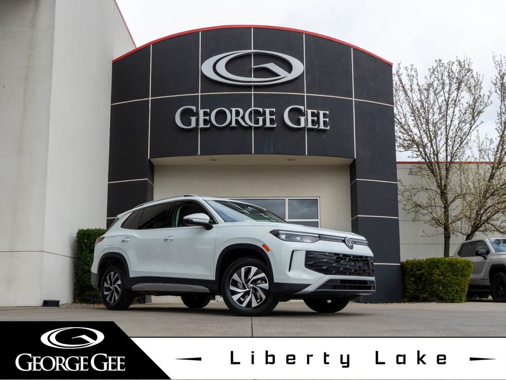 Used 2025 Volkswagen Tiguan S image 1