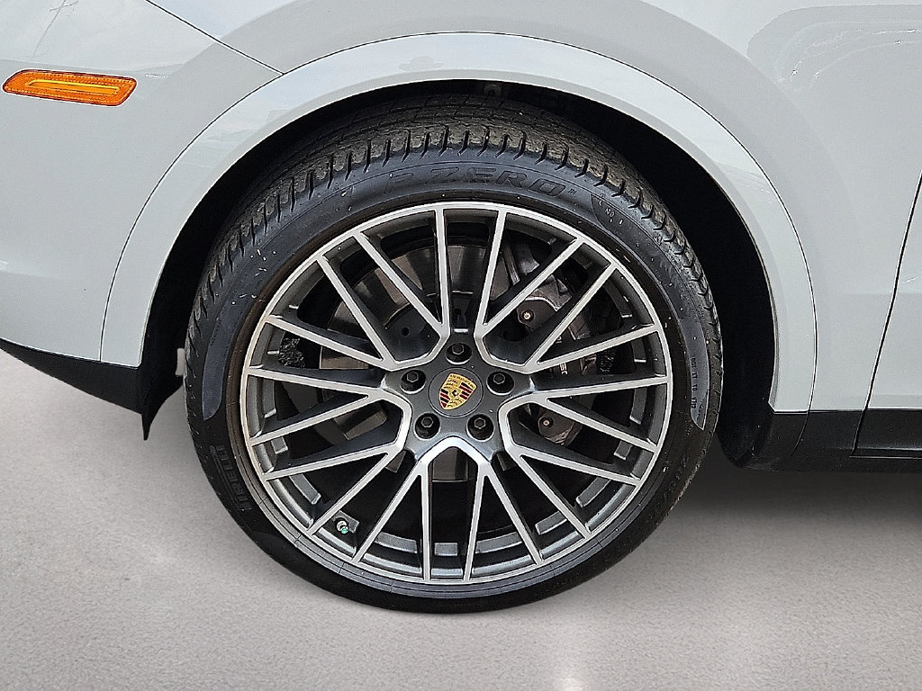 Used 2023 Porsche Cayenne Platinum Edition AWD/4WD image 13