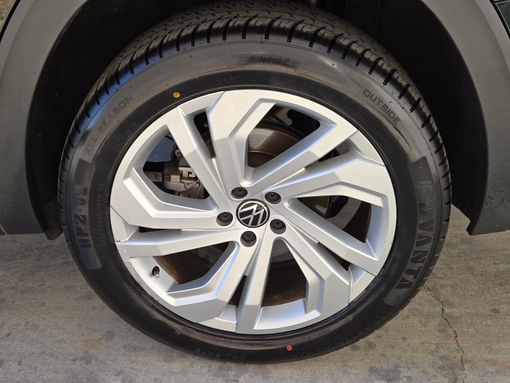 Used 2022 Volkswagen Atlas SE w/ Panoramic Sunroof Package image 9