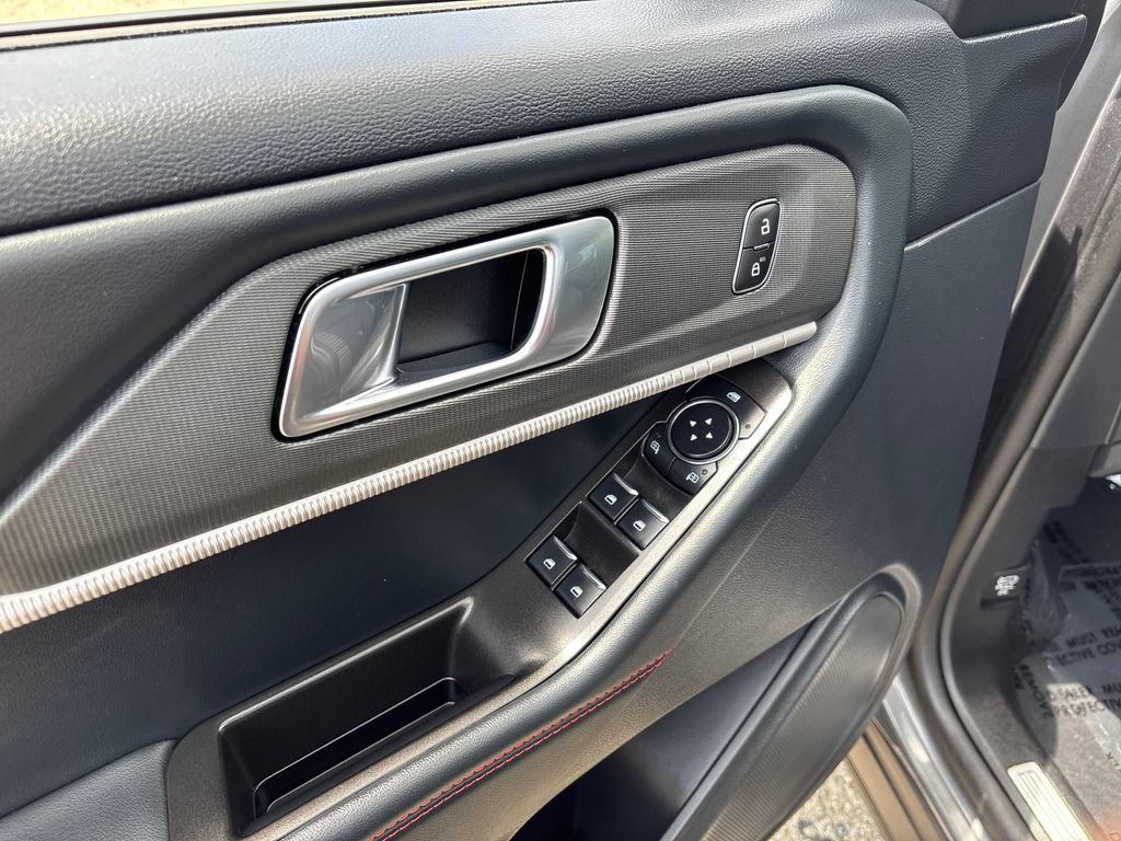 Used 2025 Ford Explorer ST-Line AWD/4WD image 10