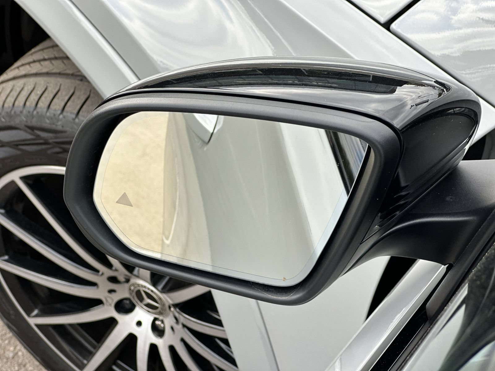 New 2026 Mercedes-Benz GLS 580 4MATIC image 9