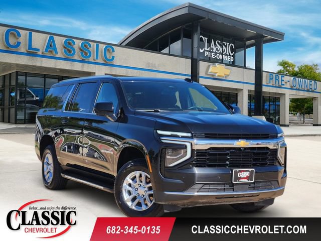 Used 2025 Chevrolet Suburban LS RWD image 1