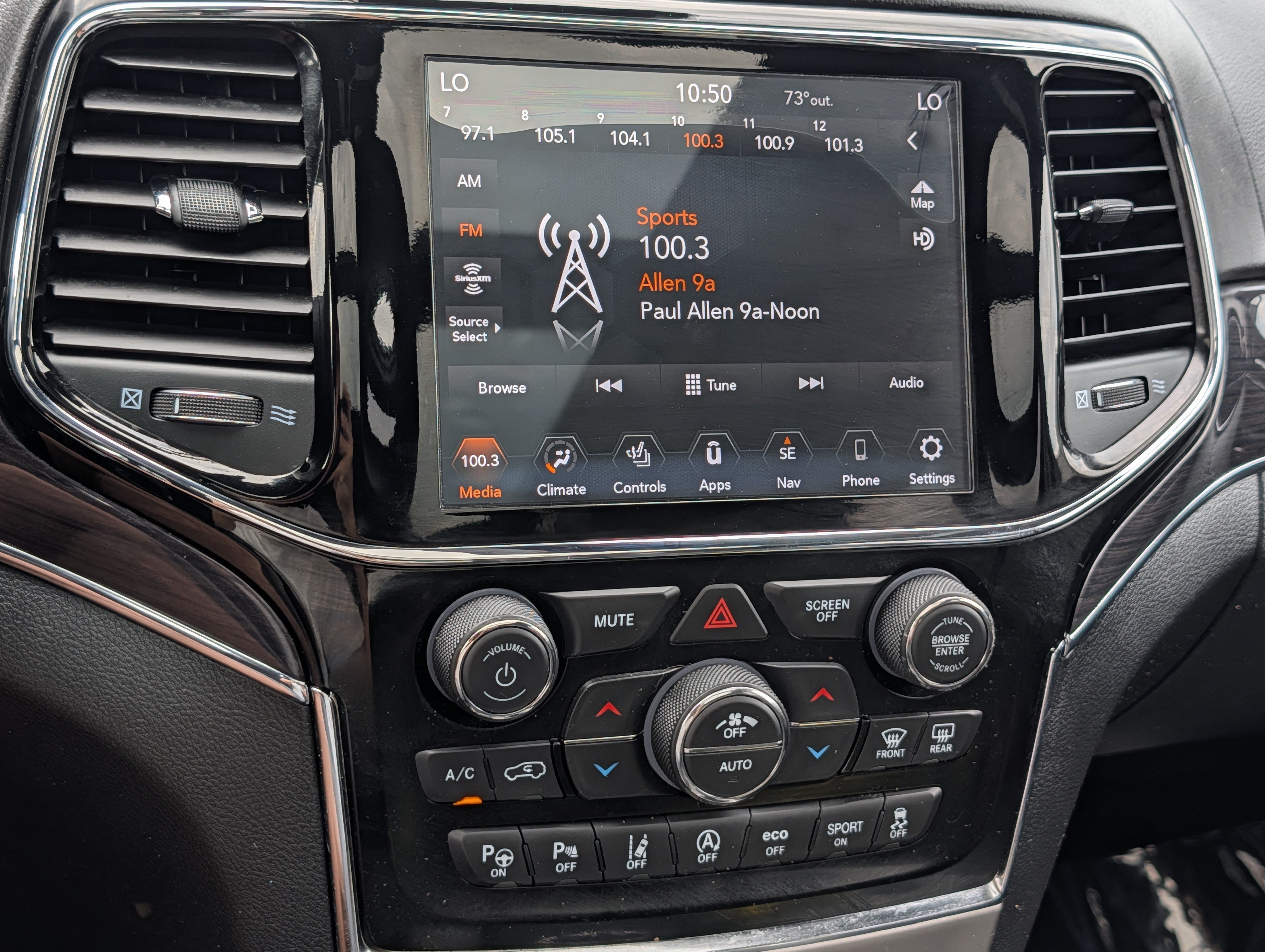 Used 2019 Jeep Grand Cherokee Overland AWD/4WD image 22