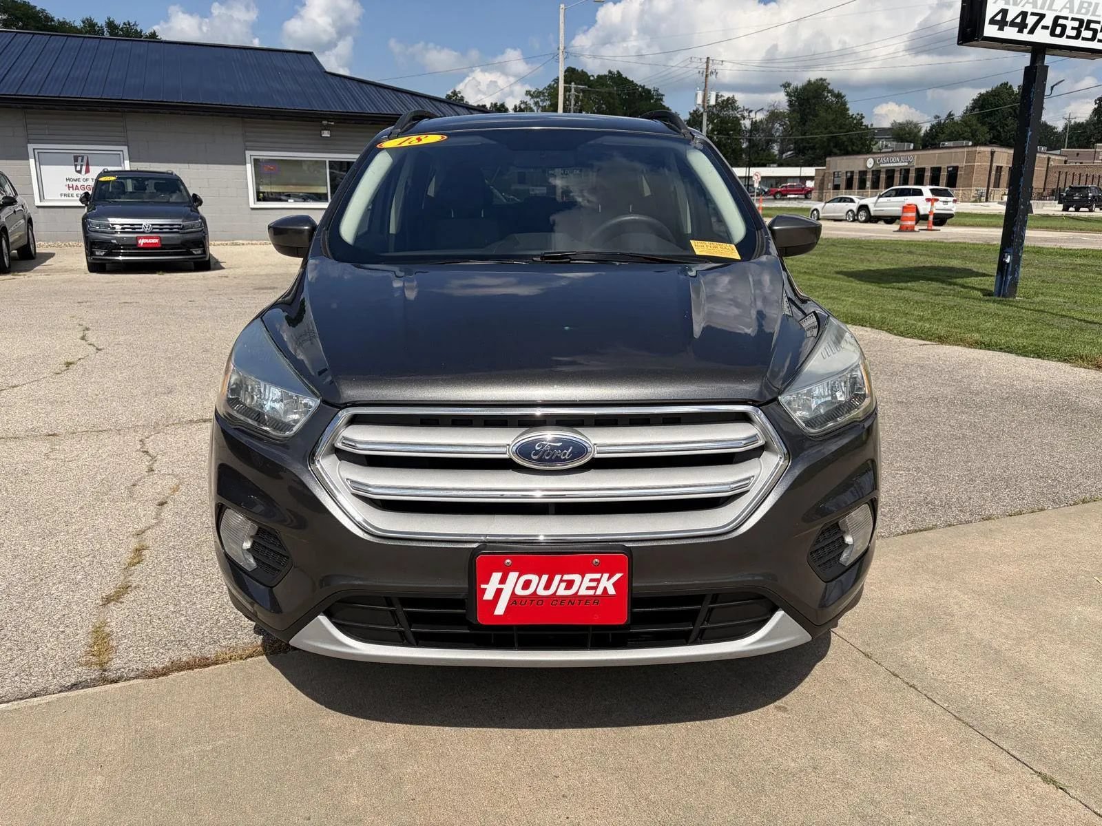 Used 2018 Ford Escape SE w/ SE Sync 3 Package AWD/4WD image 2