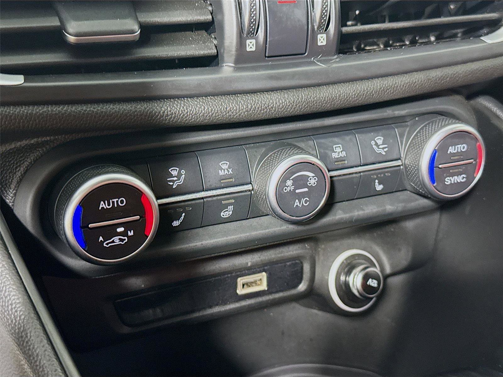 Used 2023 Alfa Romeo Giulia Sprint image 15