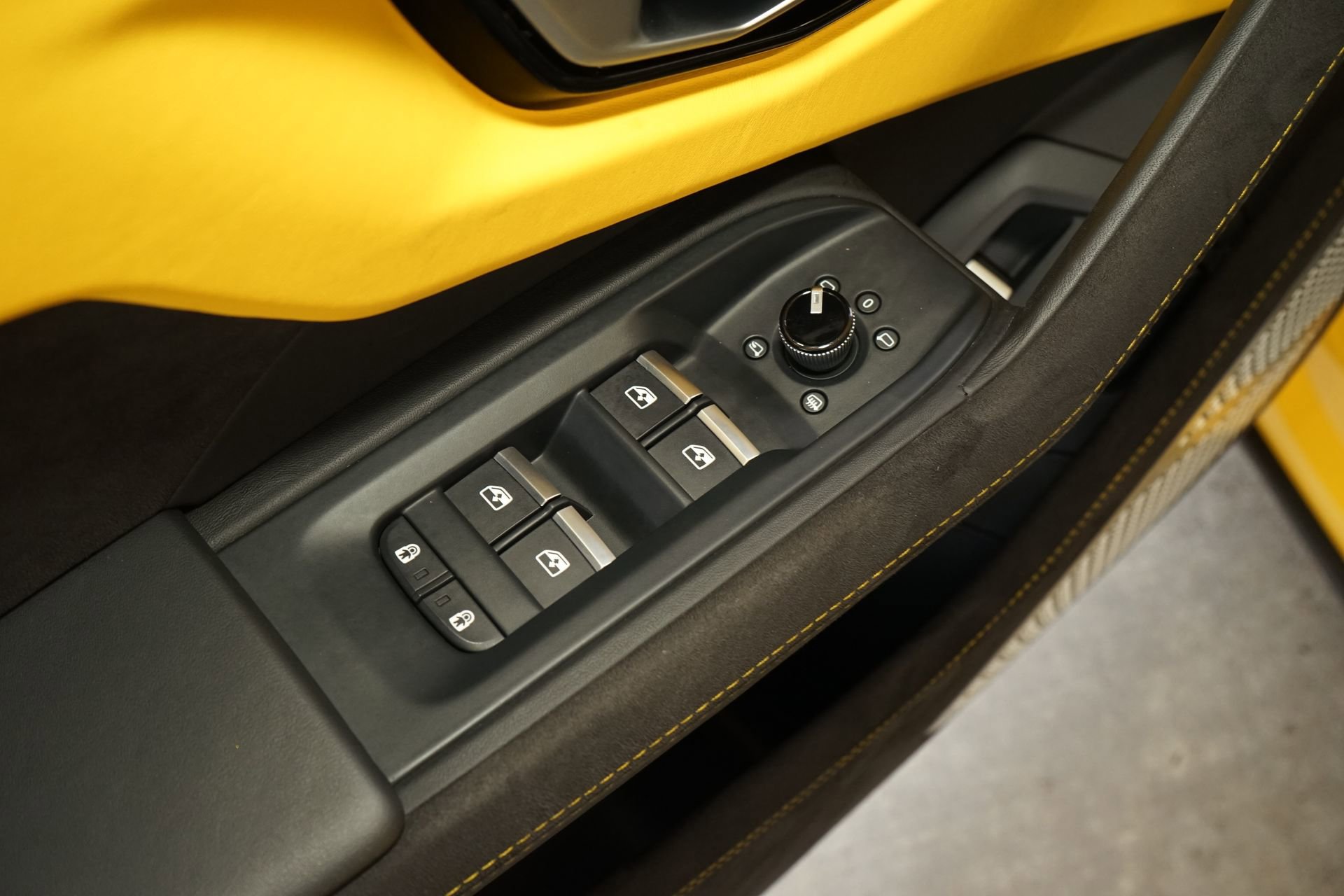 Used 2023 Lamborghini Urus S image 28