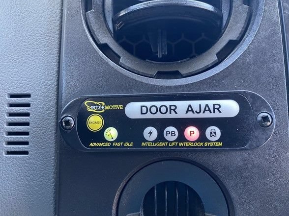 Used 2014 Ford F550 2WD Regular Cab Super Duty image 25