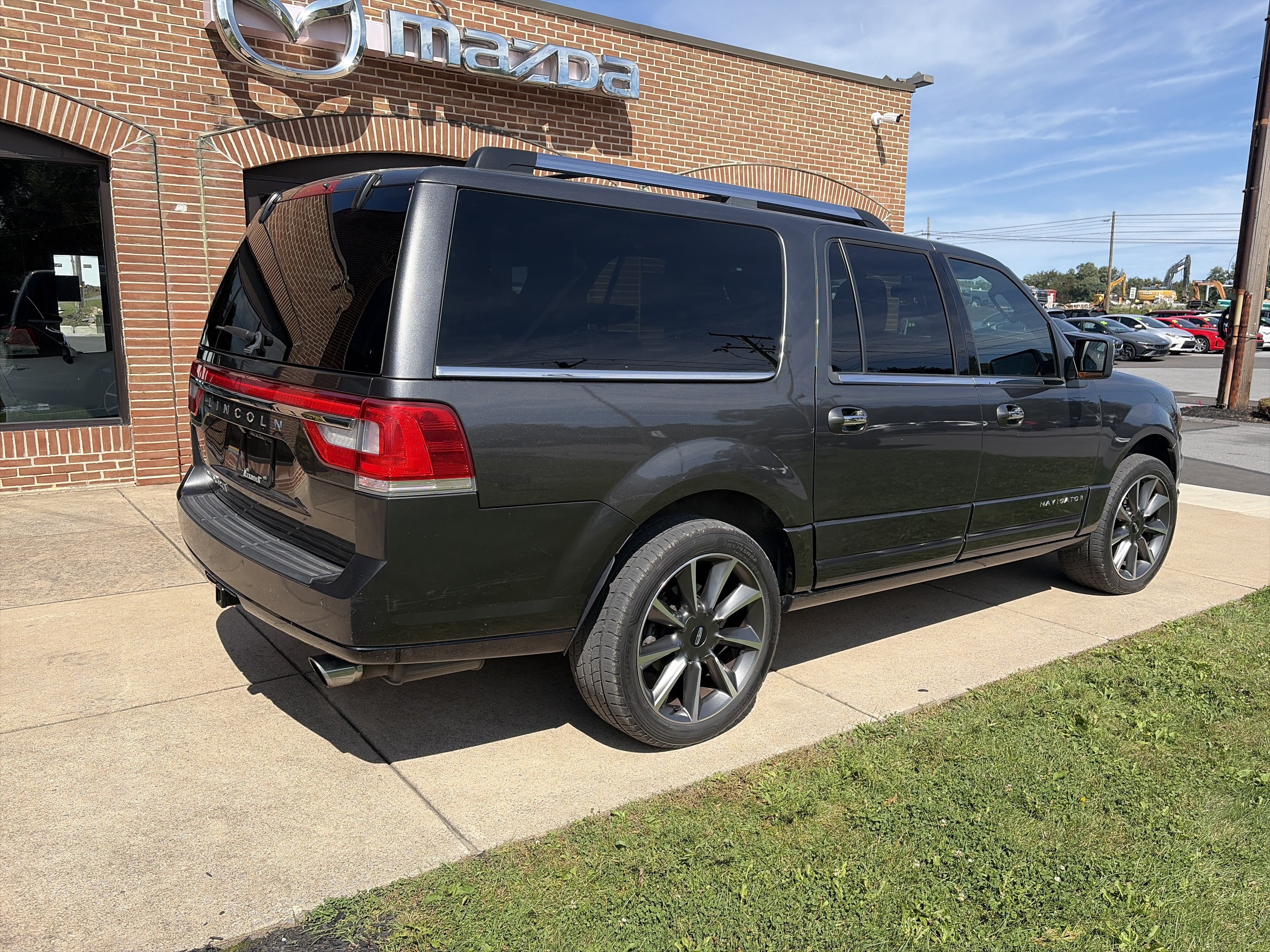 Used 2017 Lincoln Navigator L Reserve AWD/4WD image 27
