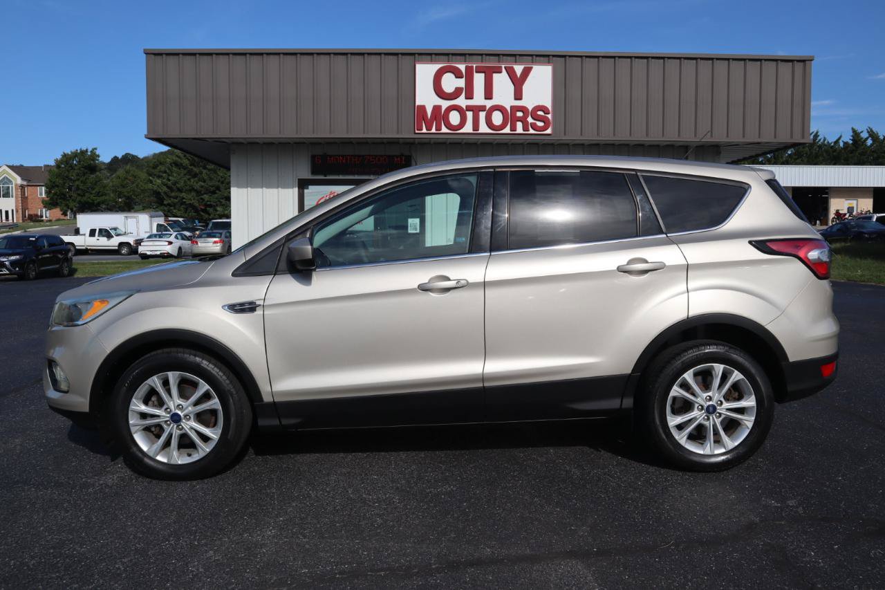 Used 2017 Ford Escape SE FWD image 10