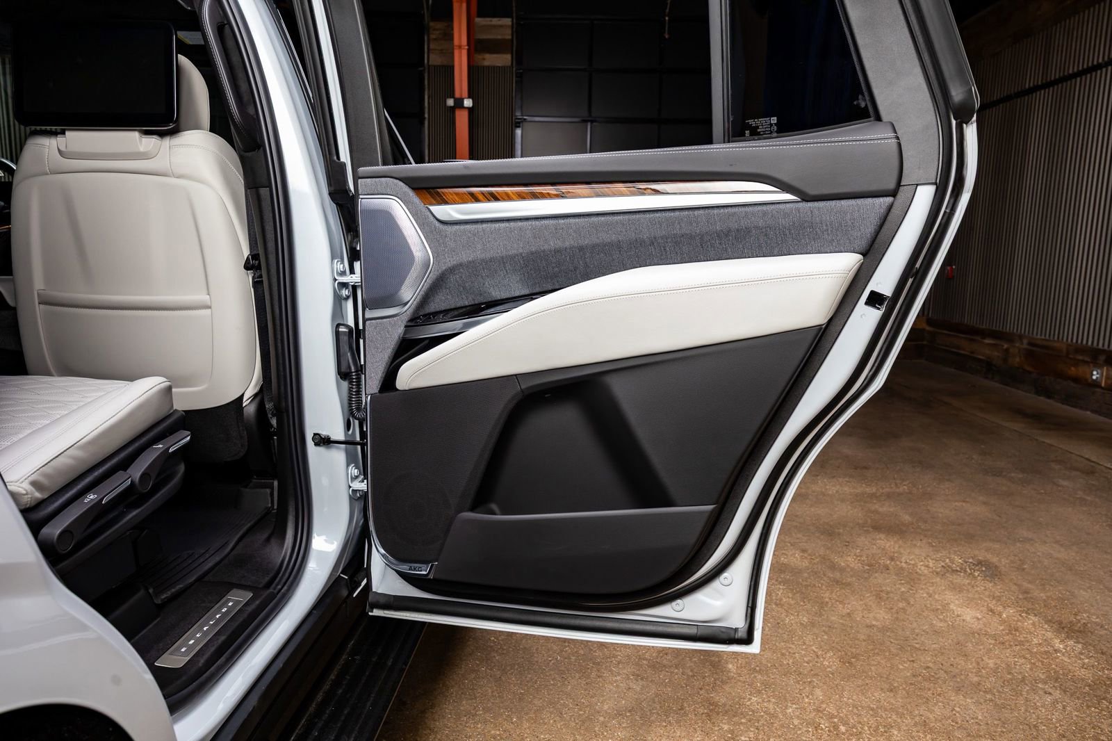 Used 2026 Cadillac Escalade Platinum Sport w/ LPO, Floor Liner Package image 40