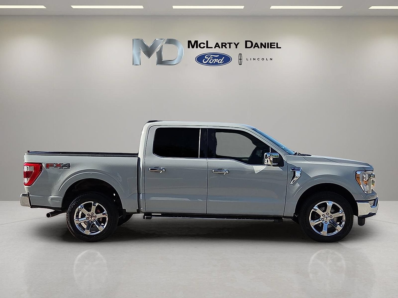 Certified 2023 Ford F150 Lariat w/ FX4 Off-Road Package AWD/4WD image 6