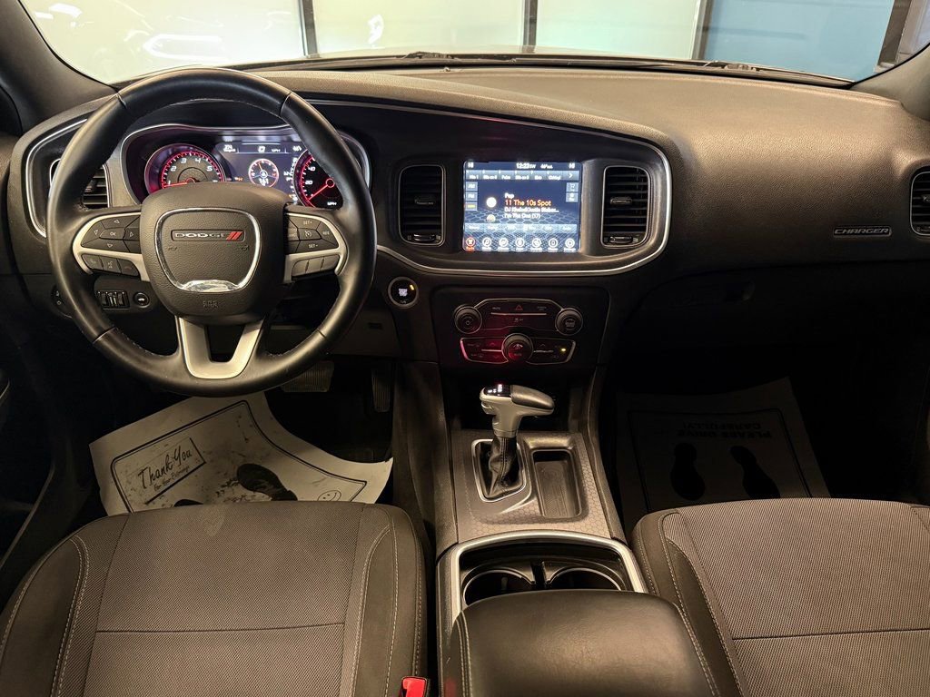 Used 2017 Dodge Charger SXT image 9