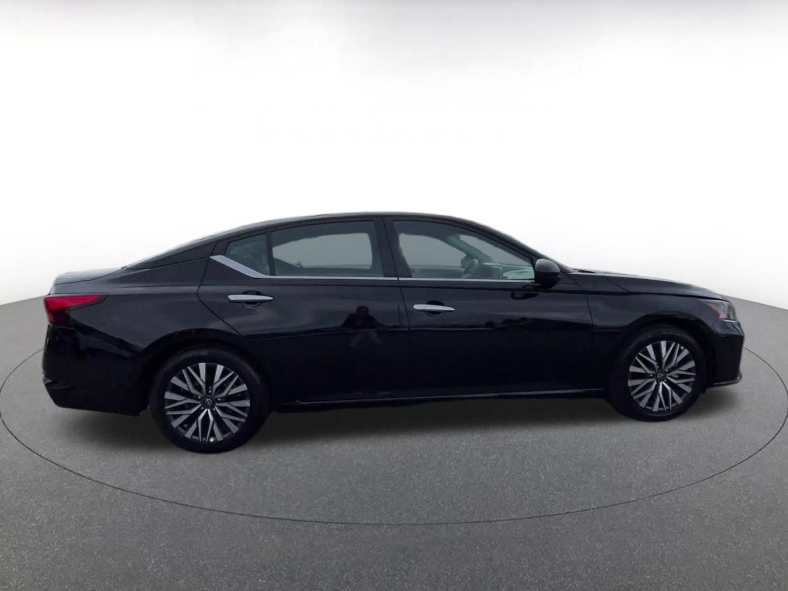 Used 2025 Nissan Altima 2.5 SV FWD image 16