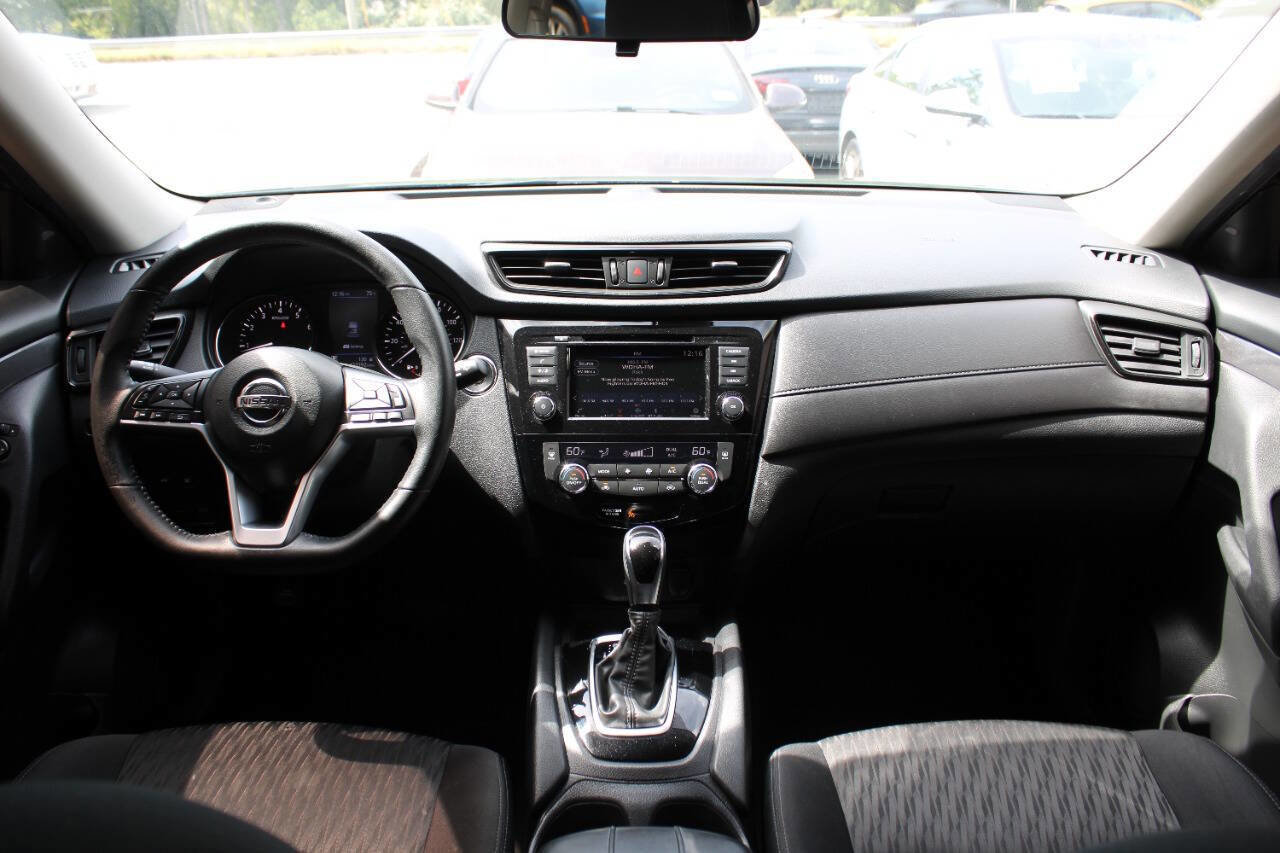 Used 2019 Nissan Rogue SV image 32