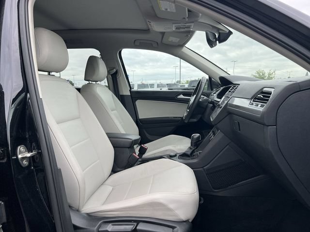 Used 2021 Volkswagen Tiguan SEL AWD/4WD image 27