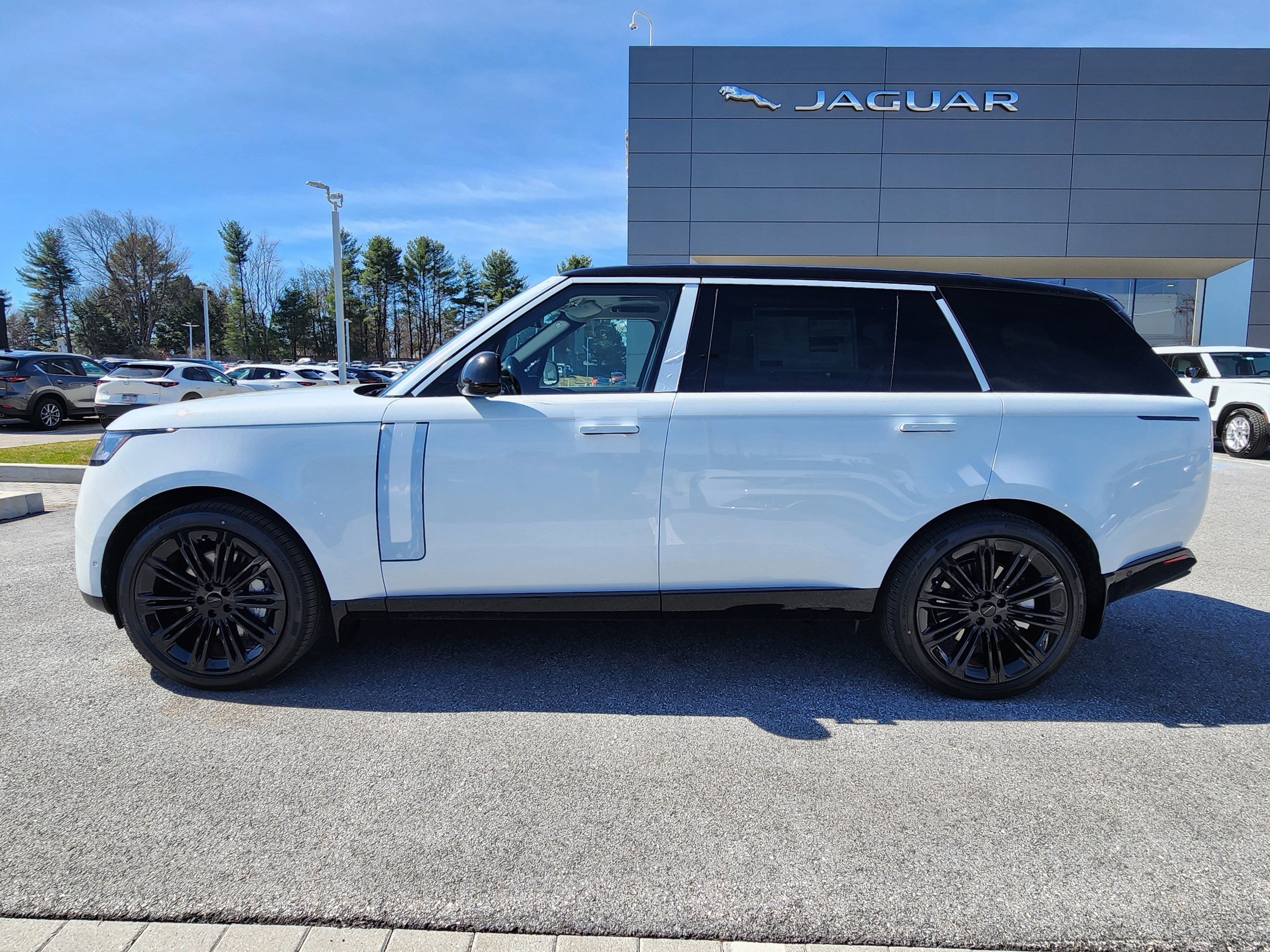 New 2026 Land Rover Range Rover Long Wheelbase SE image 5