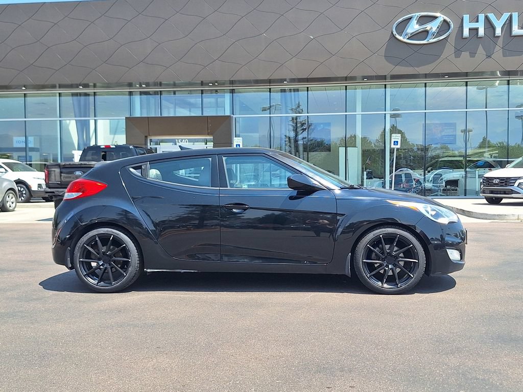 Used 2012 Hyundai Veloster w/ Style Pkg FWD image 2