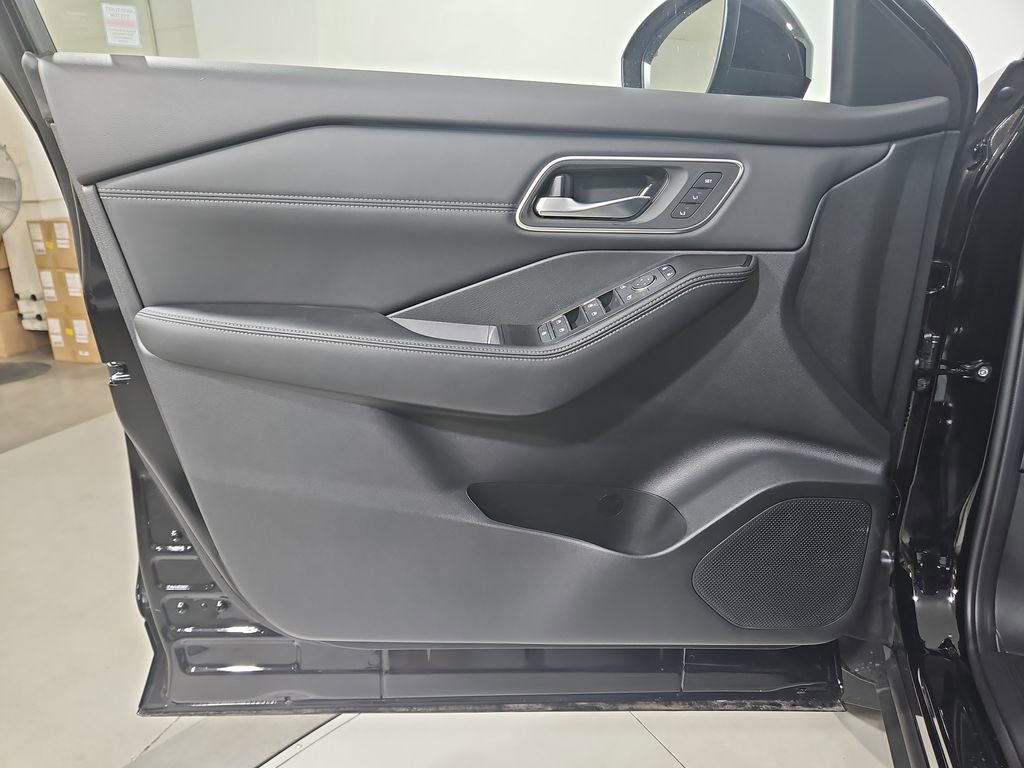 New 2026 Nissan Rogue Platinum image 10