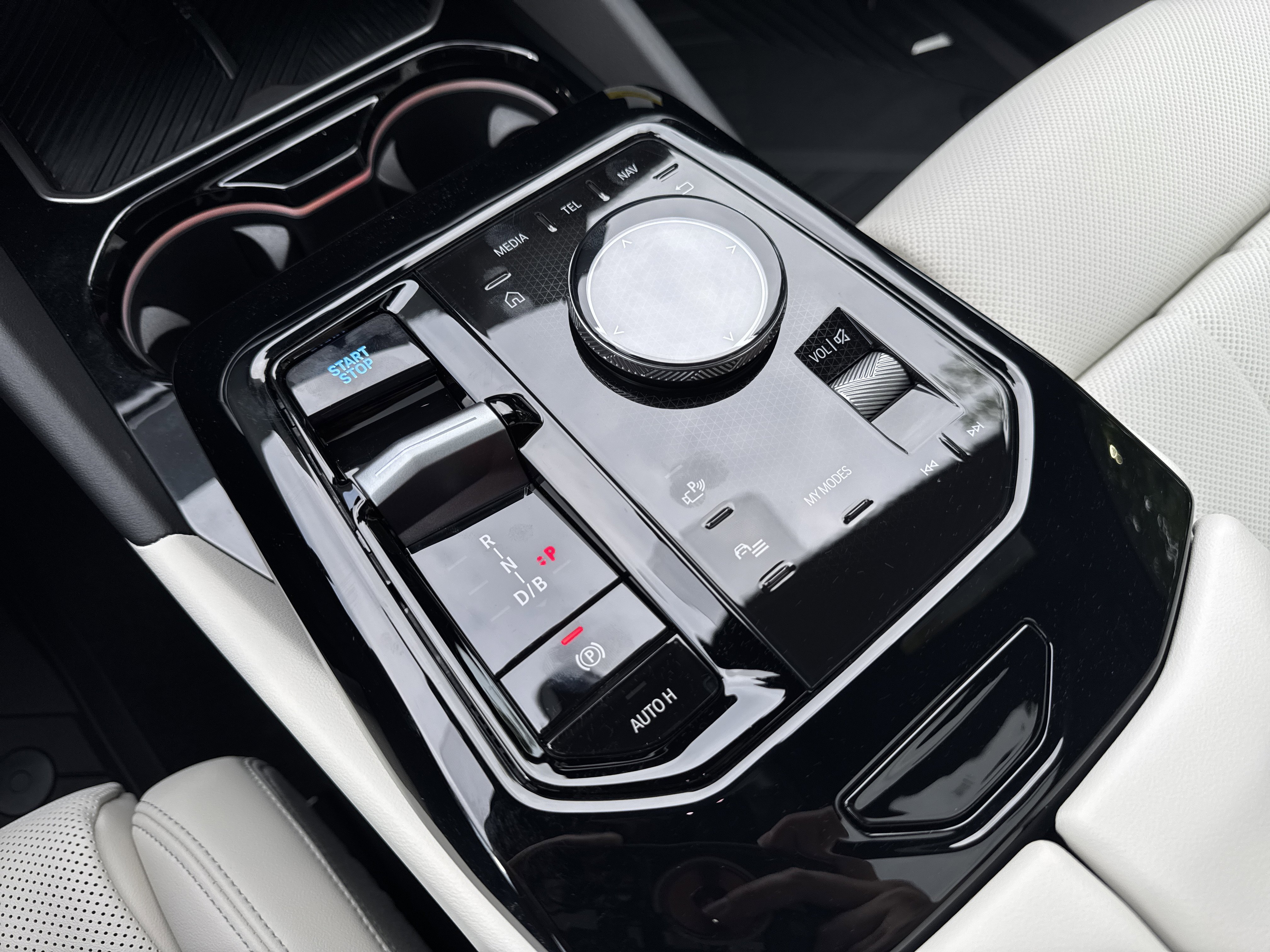 New 2026 BMW i5 eDrive40 w/ Premium Package image 17