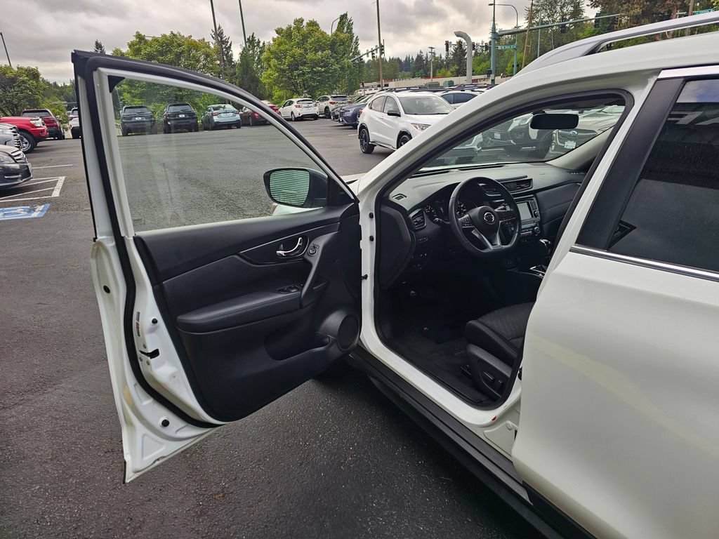 Used 2018 Nissan Rogue SV FWD image 17