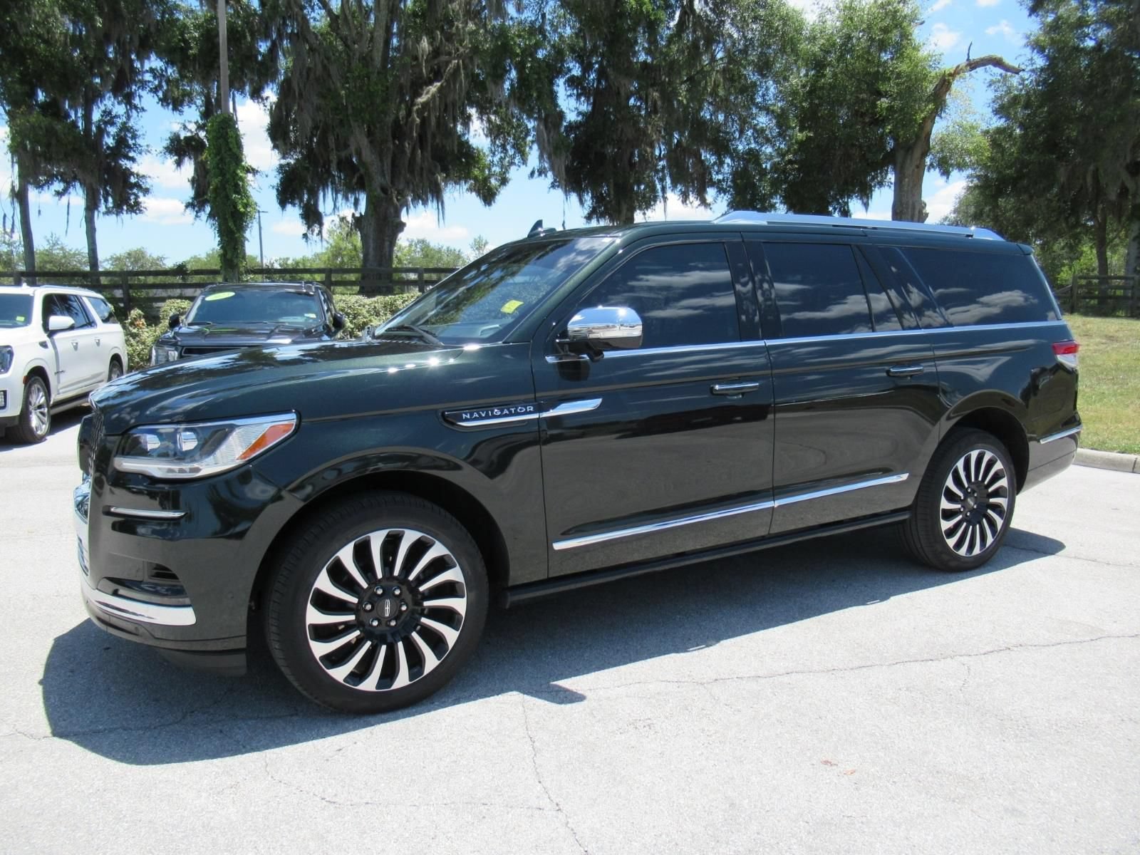 Used 2023 Lincoln Navigator L Black Label AWD/4WD image 5