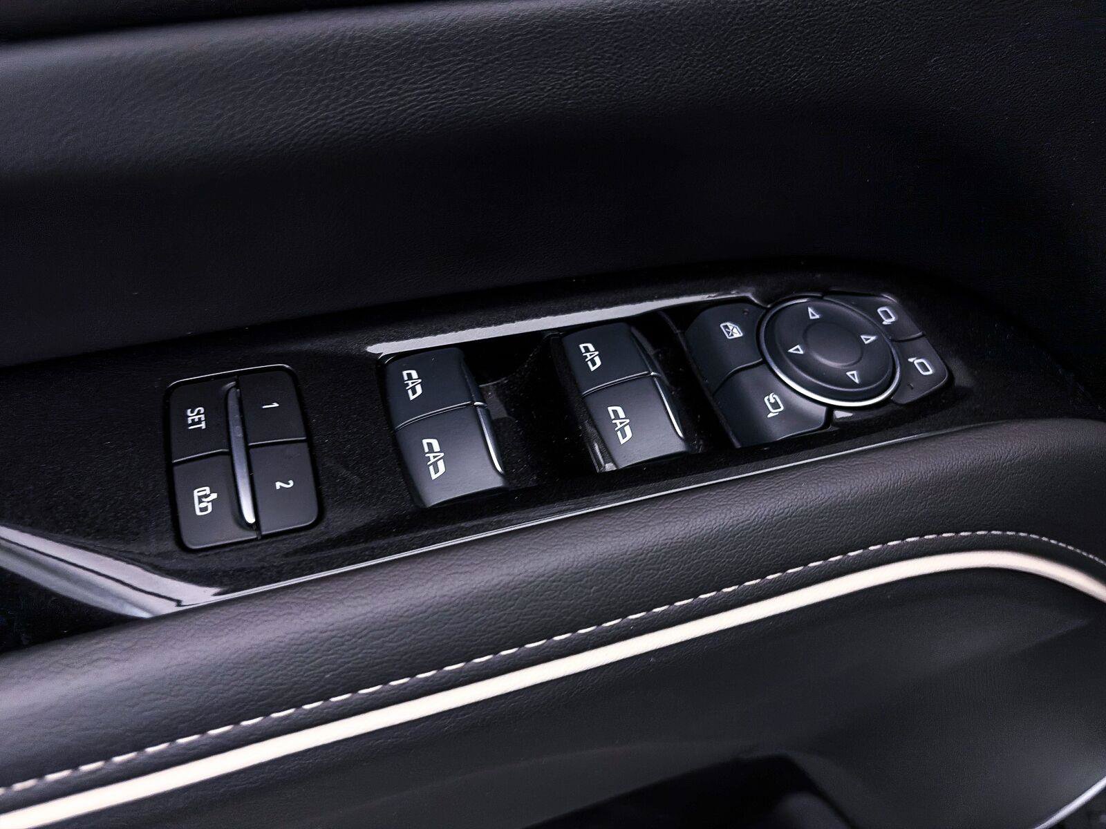 Used 2024 Cadillac Escalade Premium Luxury AWD/4WD image 18