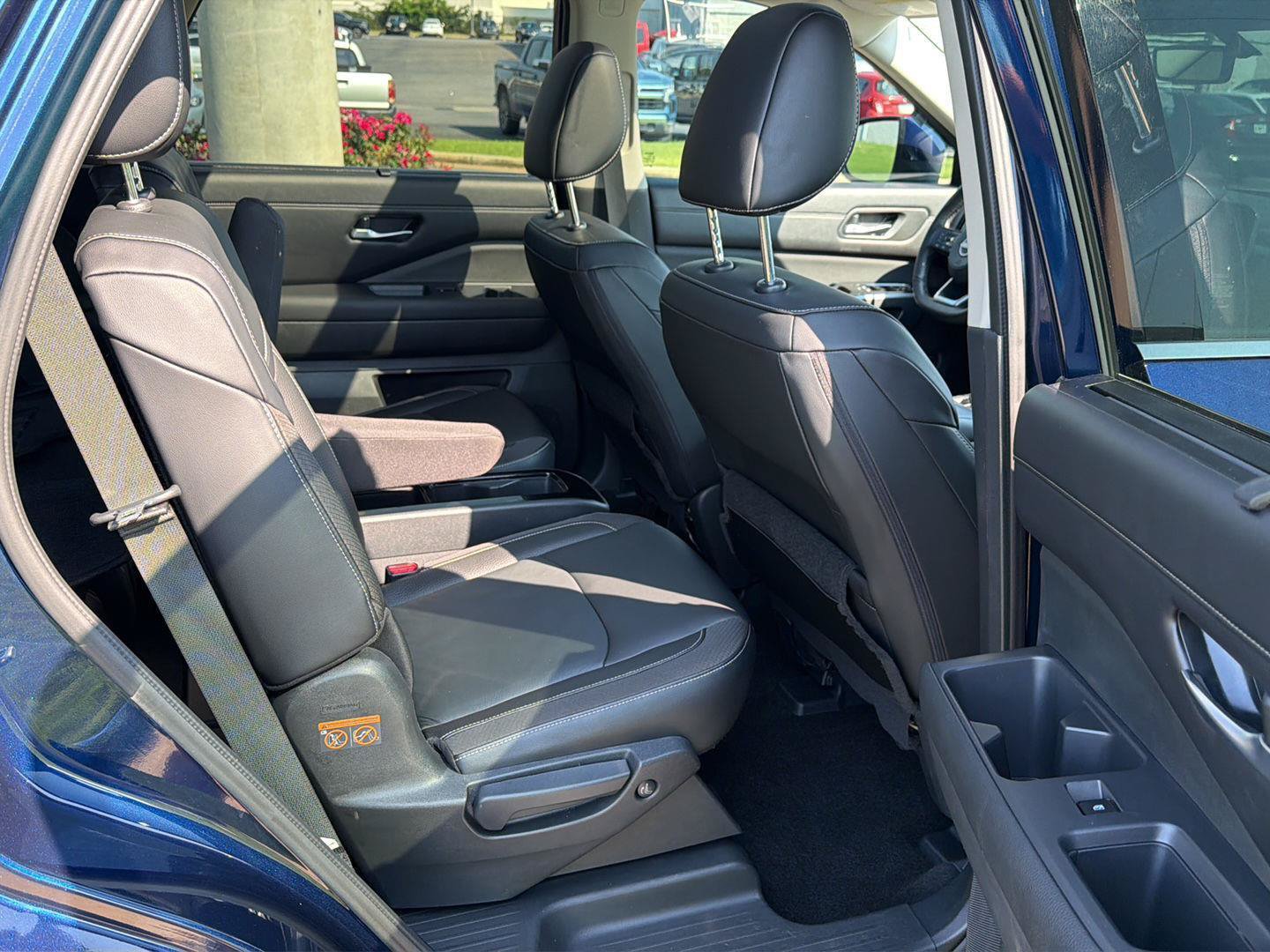 Used 2024 Nissan Pathfinder SL w/ SL Premium Package FWD image 12