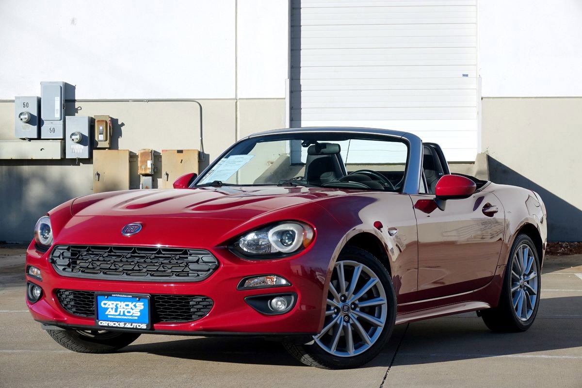 Used 2018 FIAT 124 Spider Lusso w/ Navigation & Sound Group image 2