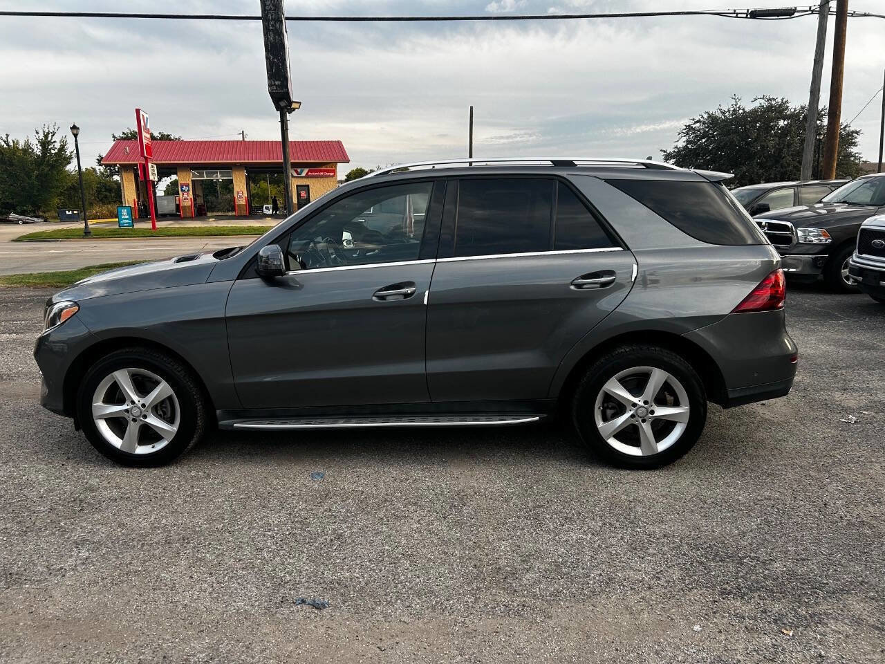Used 2017 Mercedes-Benz GLE 350 w/ Premium 1 Package image 8