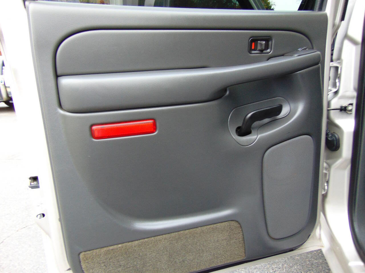 Used 2004 Chevrolet Silverado 2500 LT w/ Heavy-Duty Power Package image 44