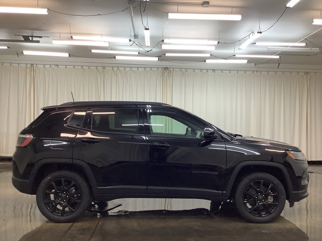 New 2026 Jeep Compass Latitude image 5