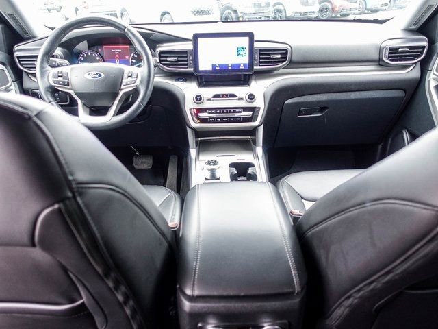 Used 2023 Ford Explorer XLT w/ Equipment Group 202A image 4