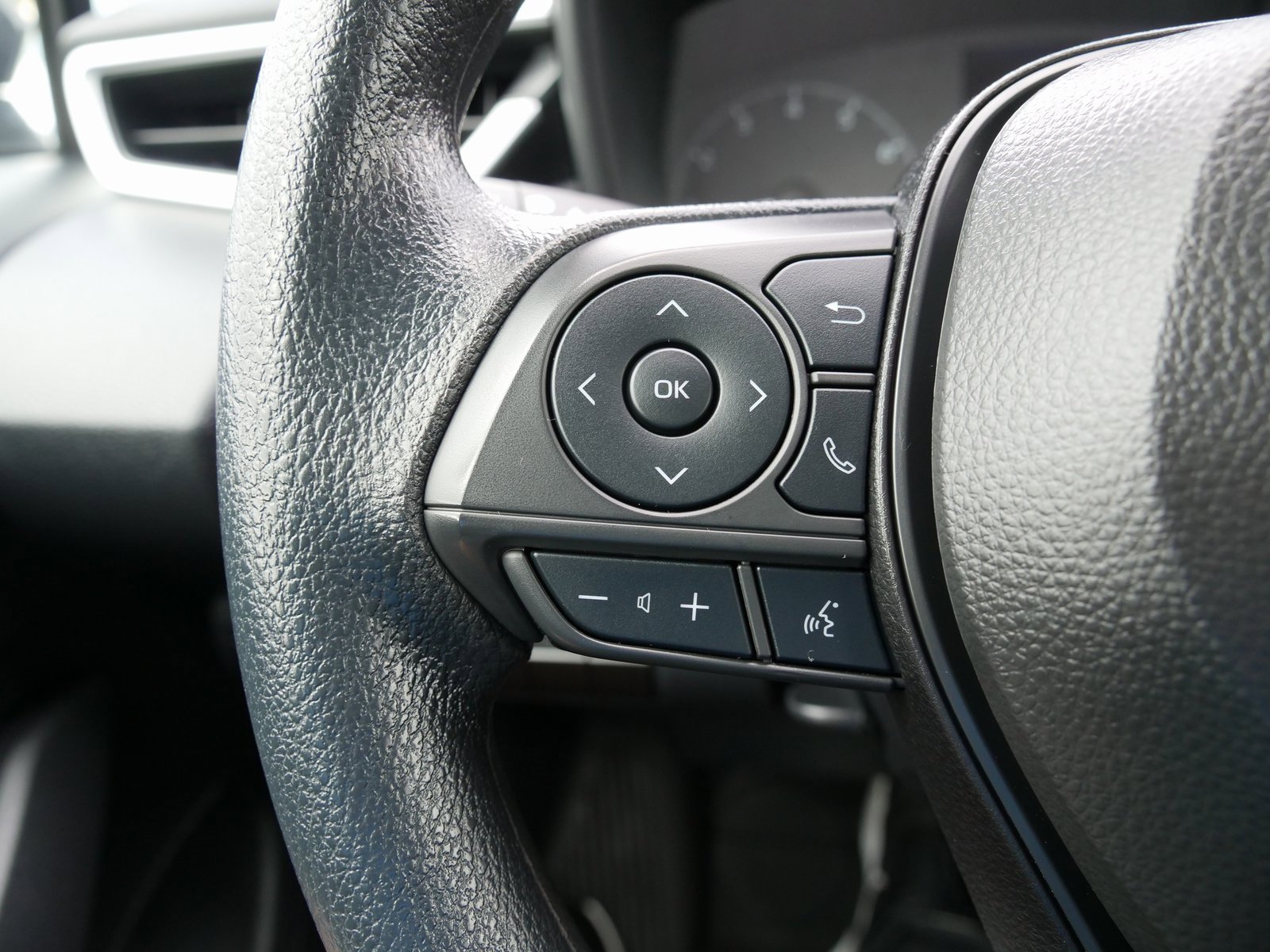 Used 2025 Toyota Corolla LE image 19