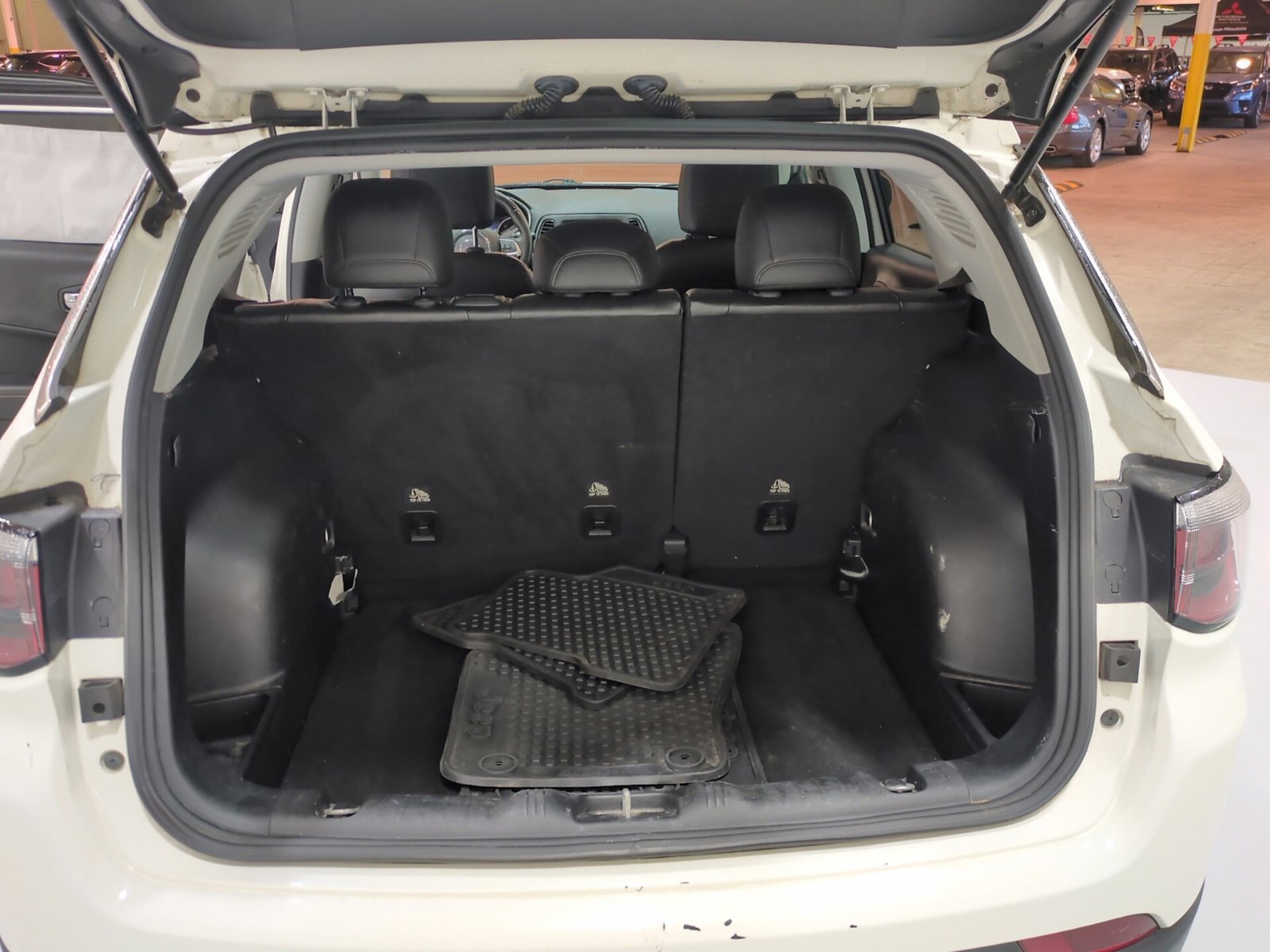 Used 2018 Jeep Compass Latitude w/ Popular Equipment Group AWD/4WD image 12