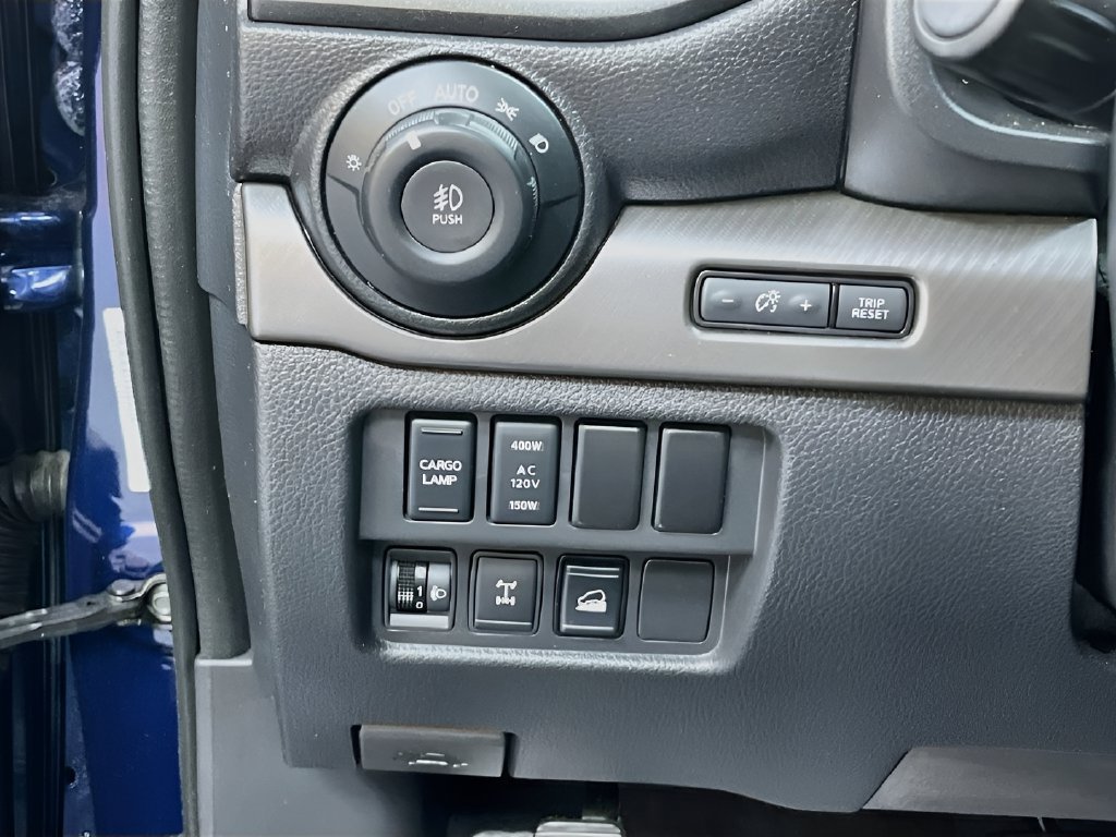 Used 2023 Nissan Titan PRO-4X w/ Pro-4x Utility Package AWD/4WD image 10