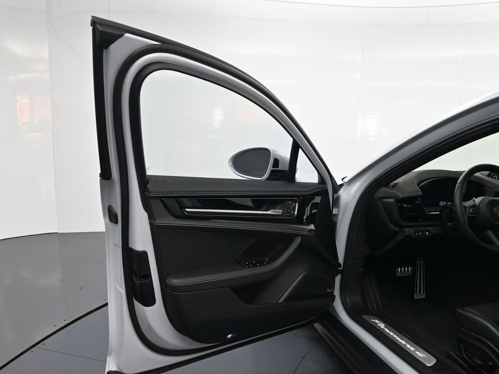 Used 2024 Porsche Panamera 4 image 16