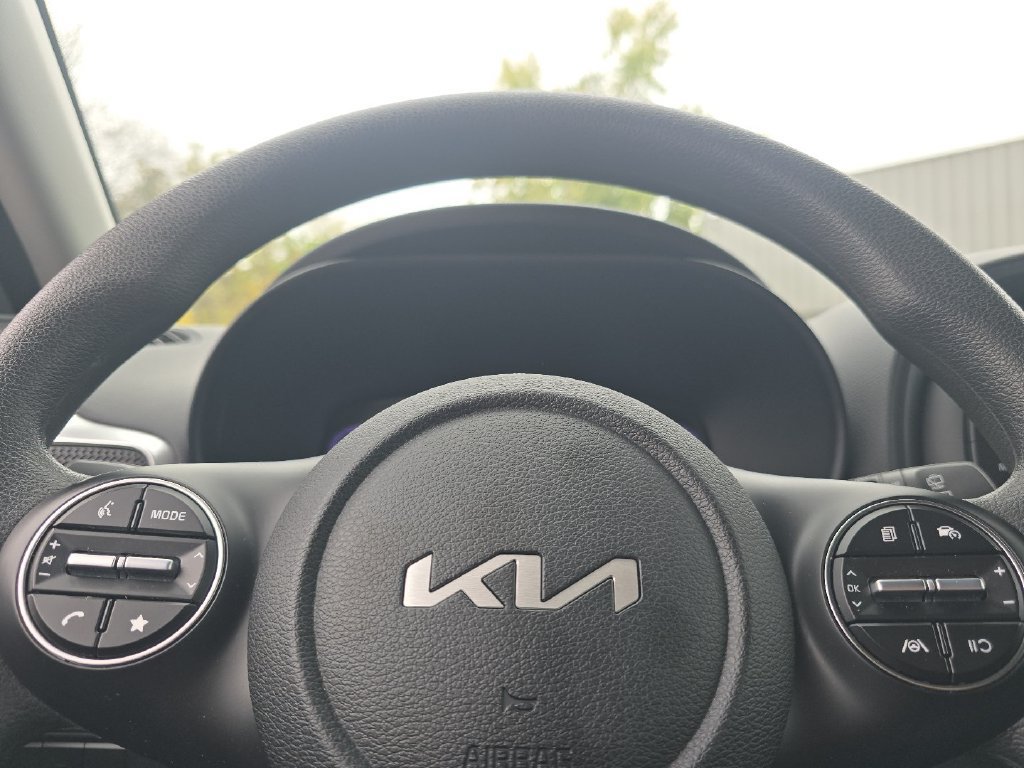 Used 2025 Kia Soul LX w/ LX Technology Package FWD image 25