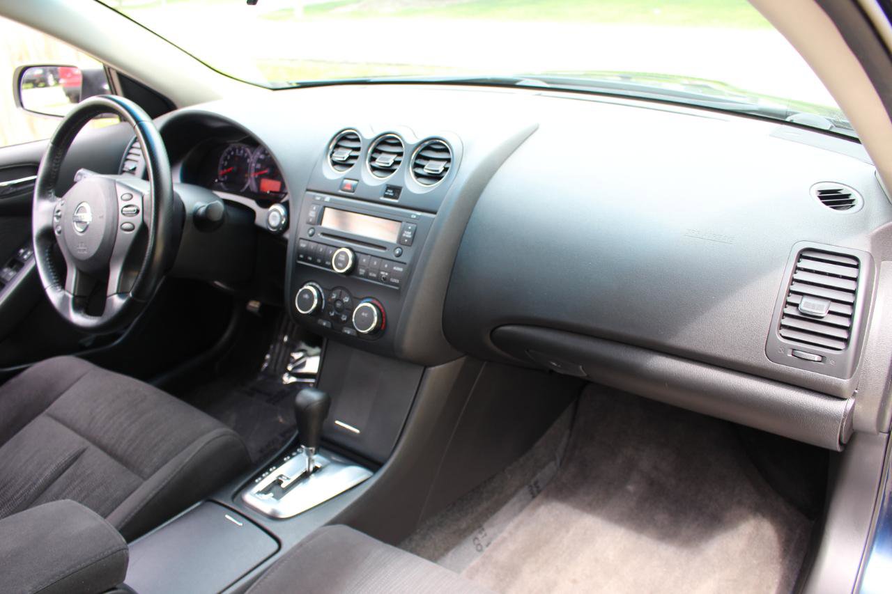 Used 2011 Nissan Altima 3.5 SR FWD image 34