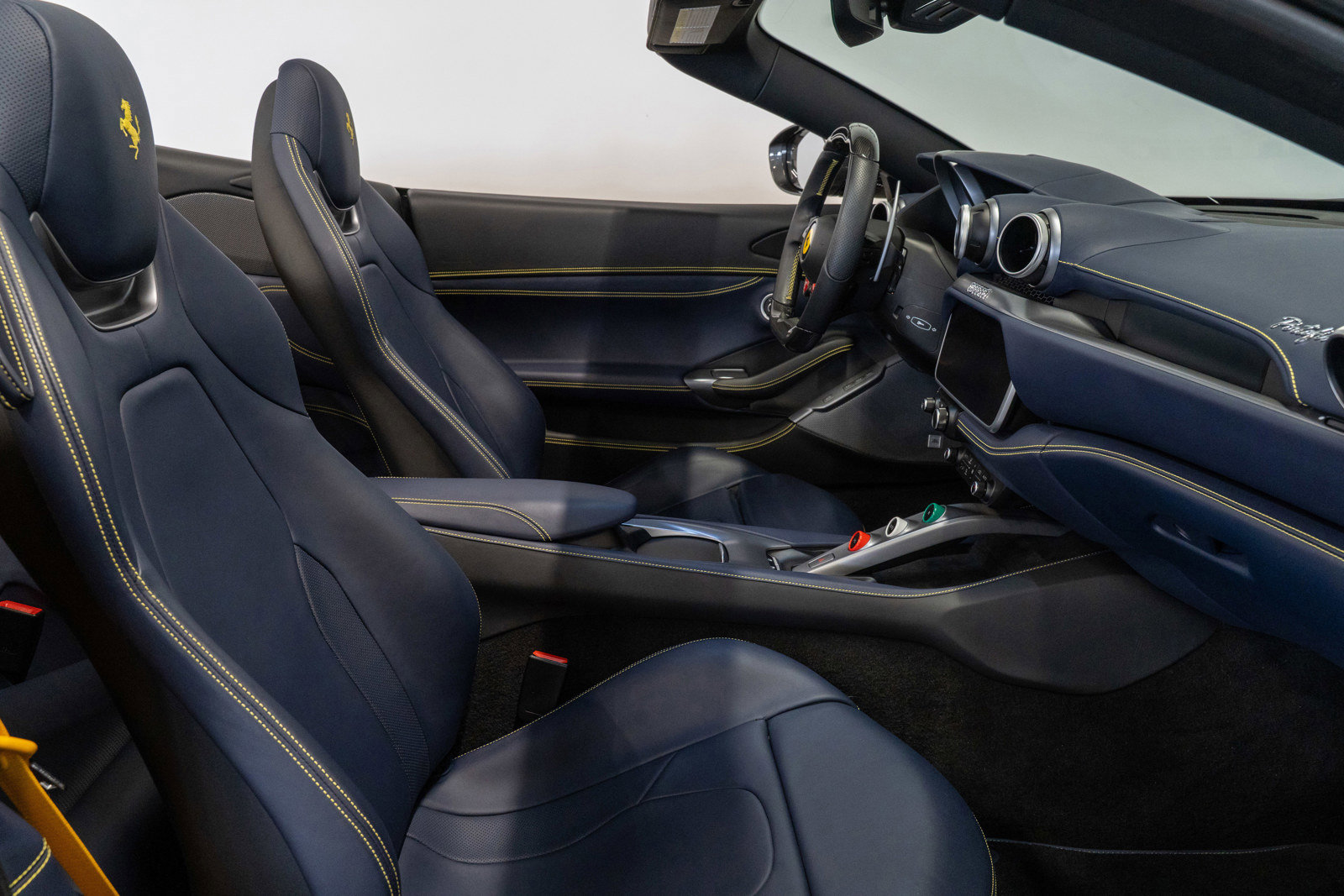 Used 2019 Ferrari Portofino RWD image 16