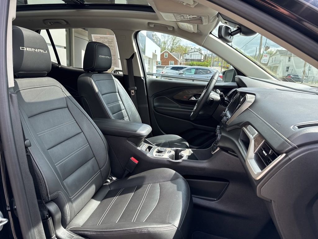 Used 2023 GMC Terrain Denali w/ Black Diamond Edition image 31